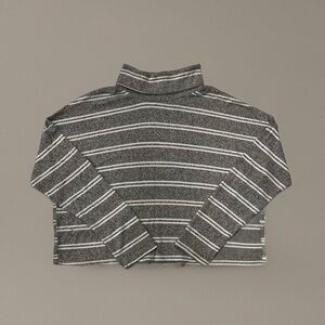 🌬️ Caution To The Wind Turtleneck Top~Women’s Med~Marled Gray w/ White Stripes